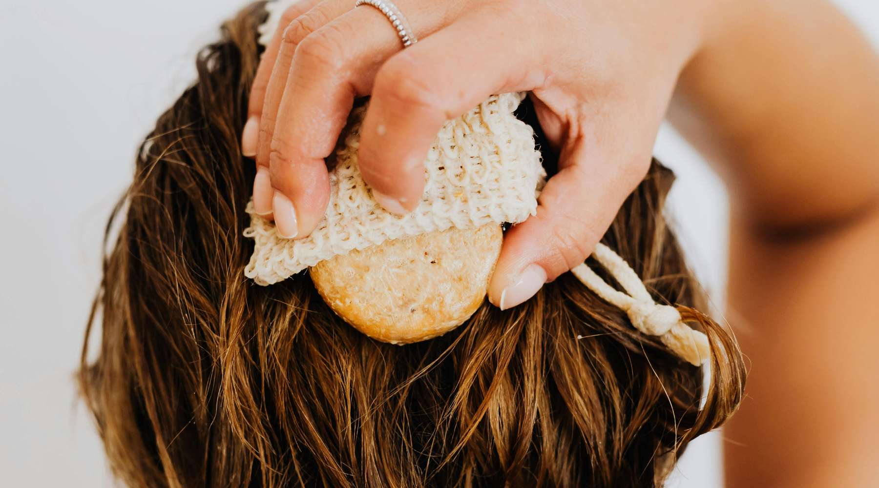 moet je je haren vaker wassen met een shampoo bar